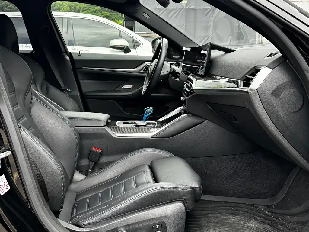 BMW i4 2023 — фото 12