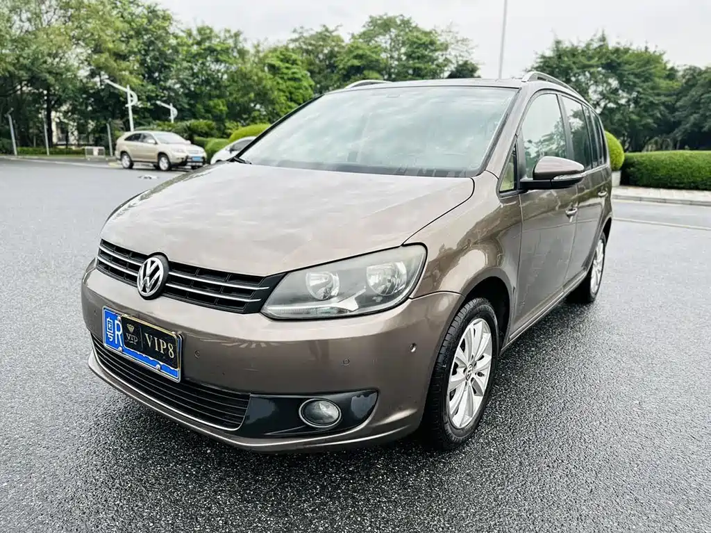 Volkswagen Touran 2013 — фото 1