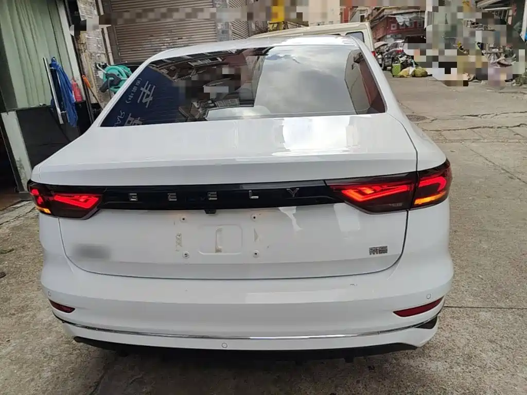 Geely Emgrand 2024