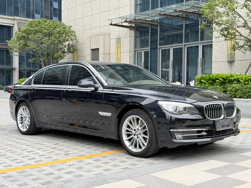 BMW 7 Series 2015 — фото 3