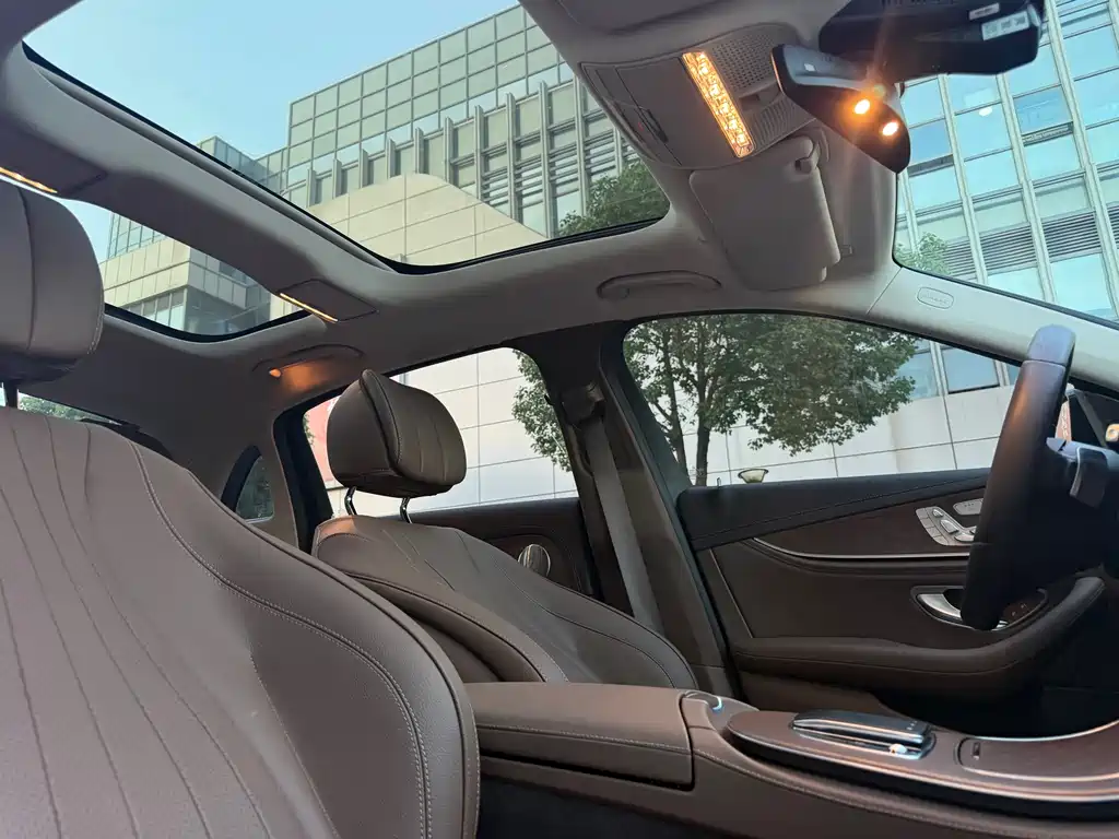 Mercedes-Benz E-Class 2023 — фото 11