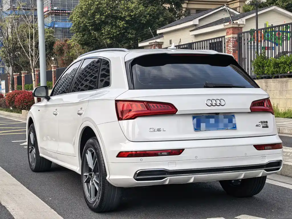Audi Q5L 2018 — фото 13