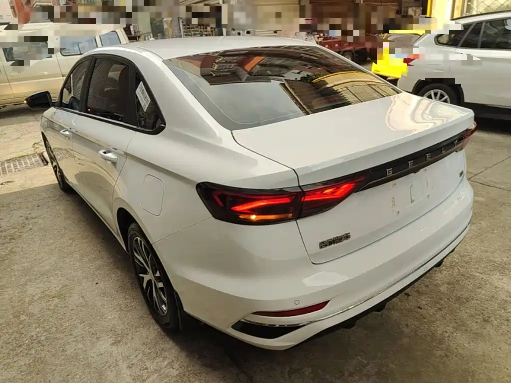 Geely Emgrand 2024