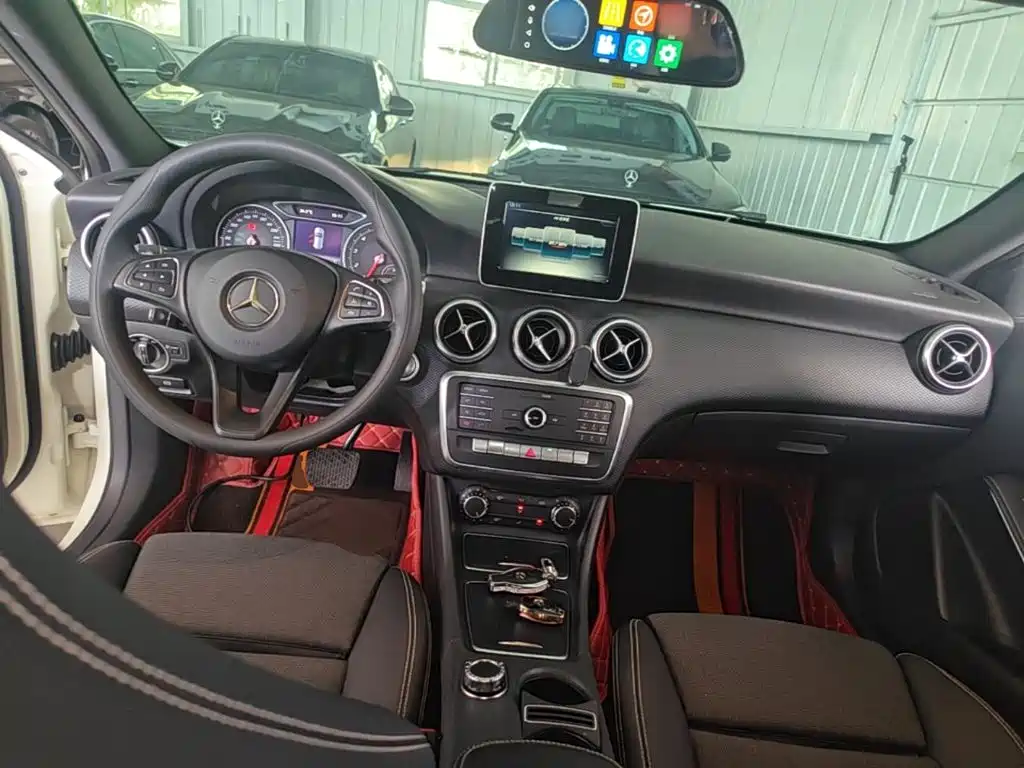 Mercedes-Benz A-Class 2017 — фото 10