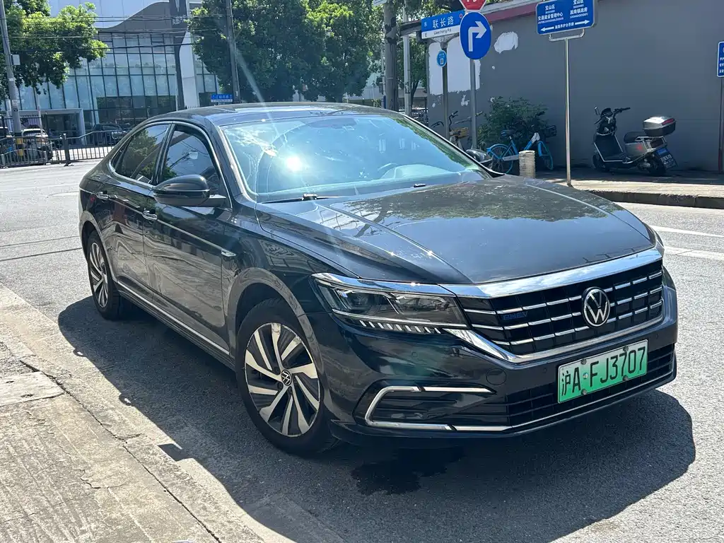 Volkswagen Passat Plug-In Hybrid 2021 — фото 3