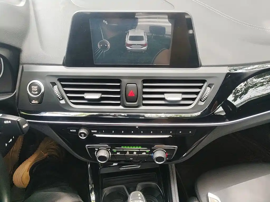 BMW 1 Series 2017 — фото 13