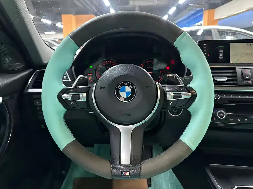 BMW 3 Series 2018 — фото 10