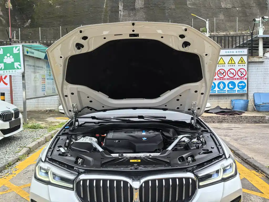 BMW 5 Series New Energy 2022 — фото 18