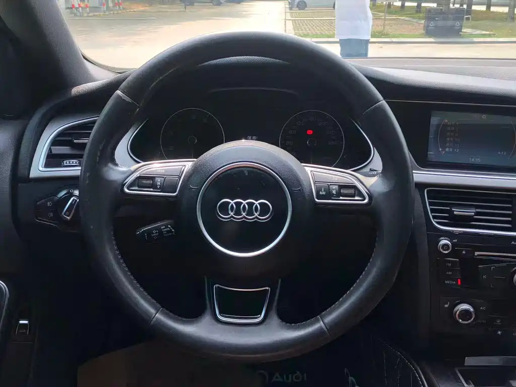 Audi A4L 2015 — фото 14
