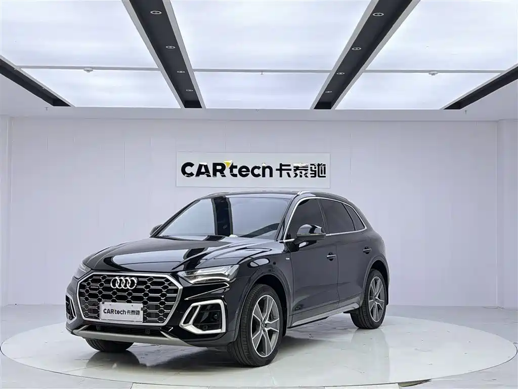 Audi Q5L 2021 — фото 1