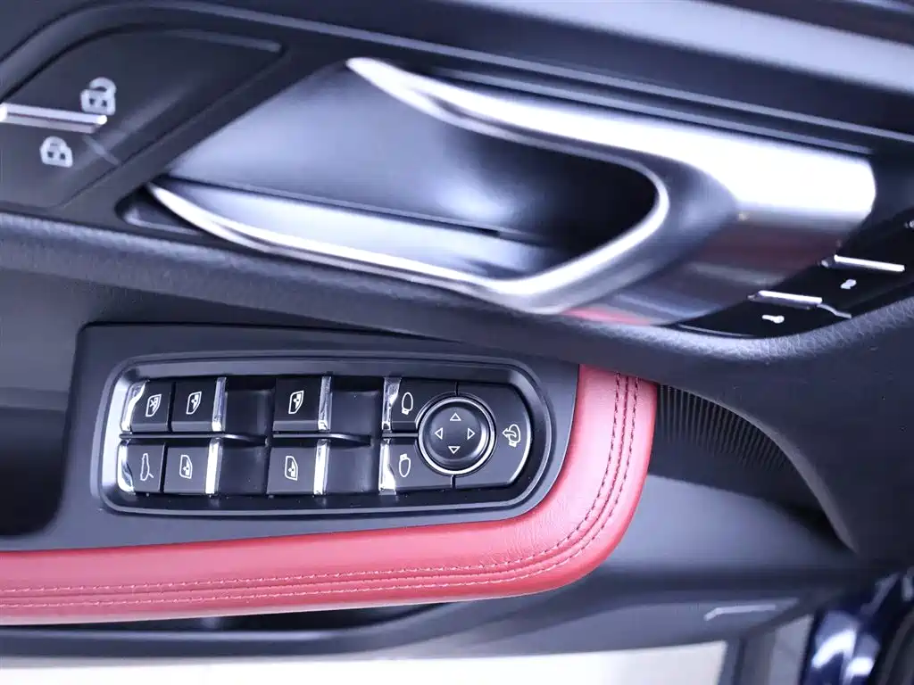Porsche Macan 2023 — фото 19