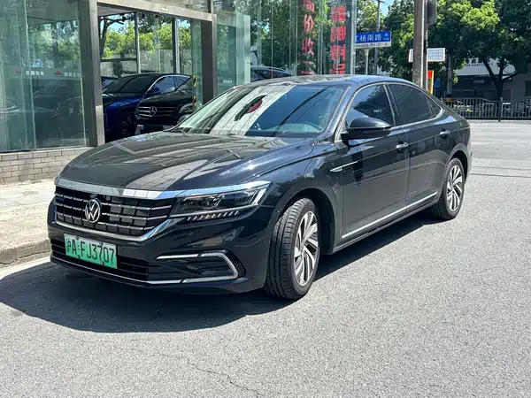 Volkswagen Passat Plug-In Hybrid 2021