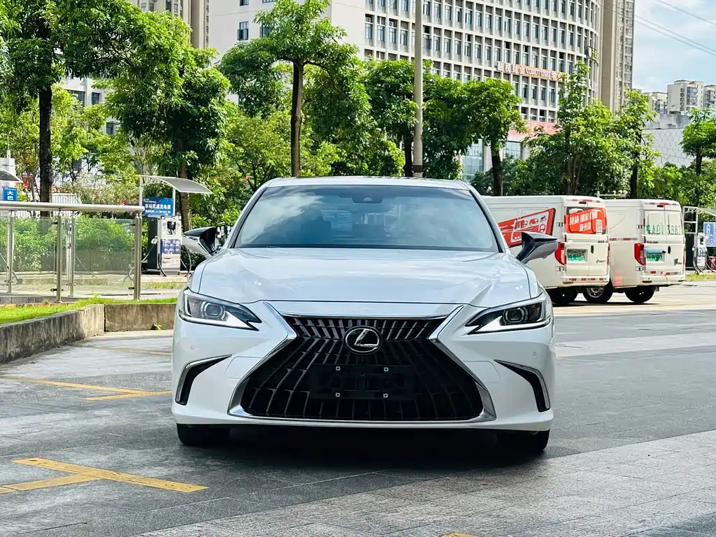 Lexus ES 2023 — фото 2