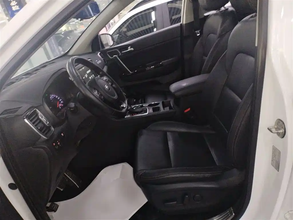 Kia KX5 2017 — фото 11
