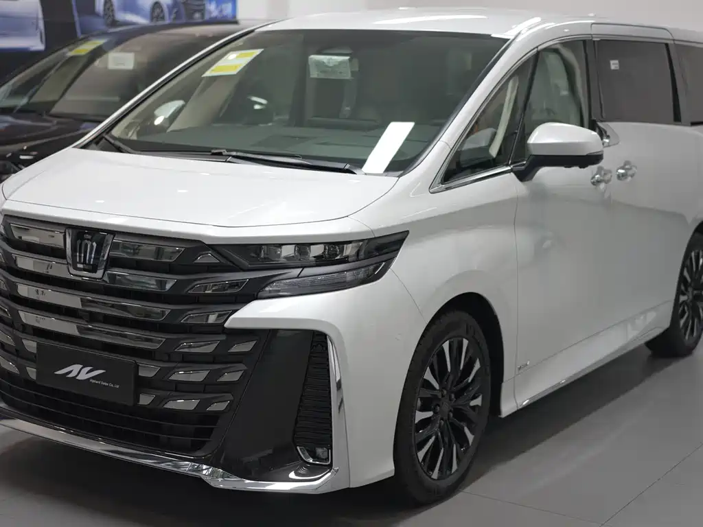 Toyota Vellfire — фото 1