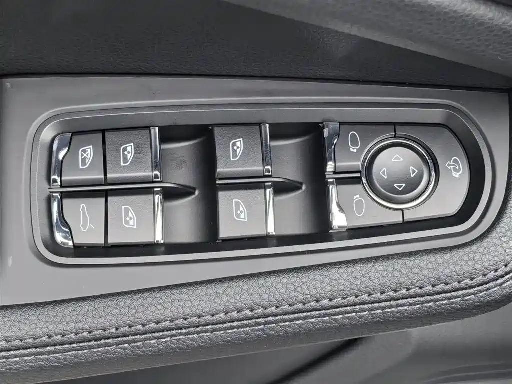 Porsche Macan 2024 — фото 15