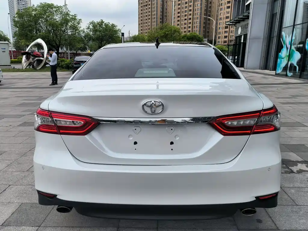Toyota Camry 2021 — фото 3