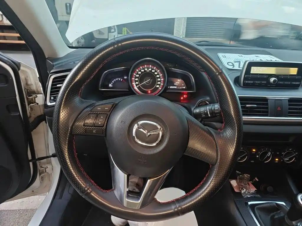 Mazda 3 Axela 2015