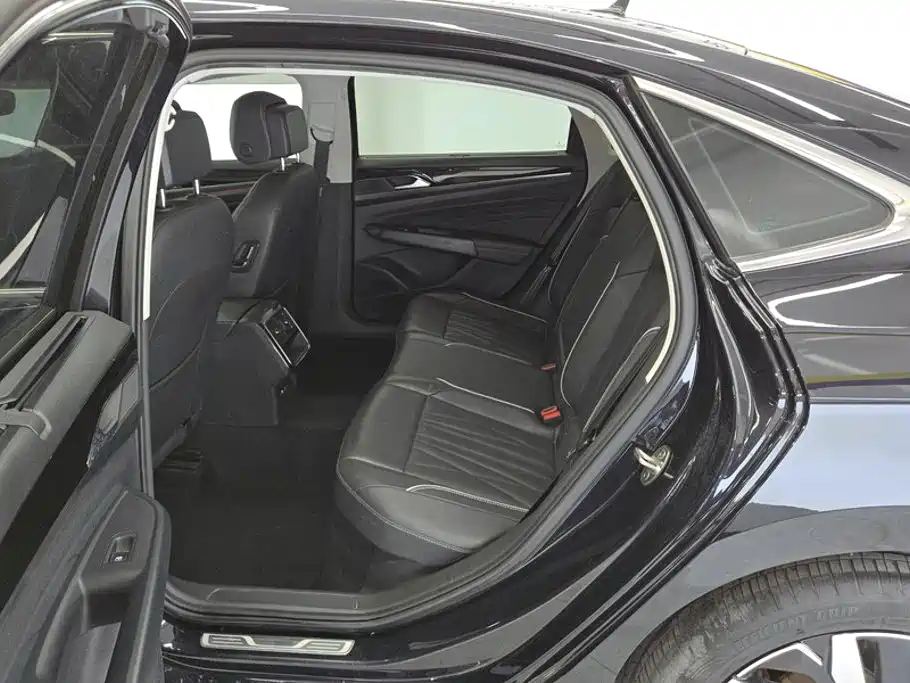 Volkswagen Passat 2022 — фото 11