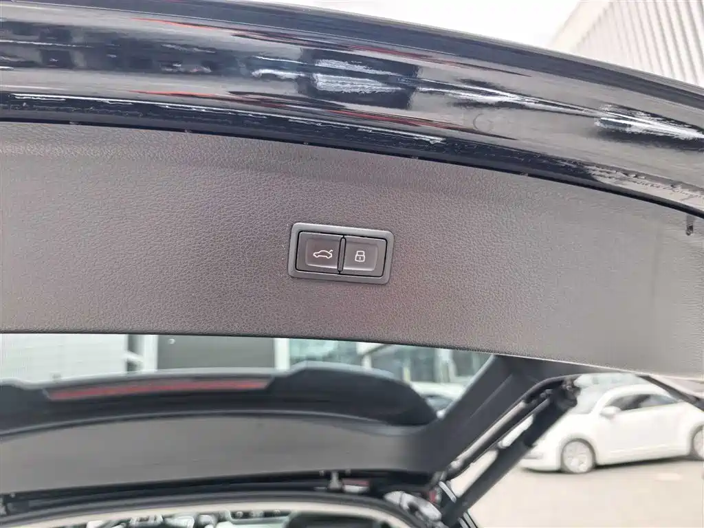 Audi Q5L 2020 — фото 20