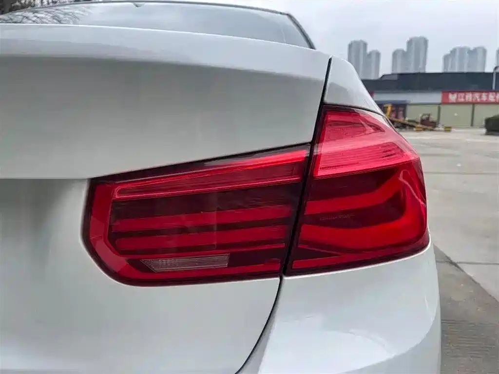BMW 3 Series 2017 — фото 13