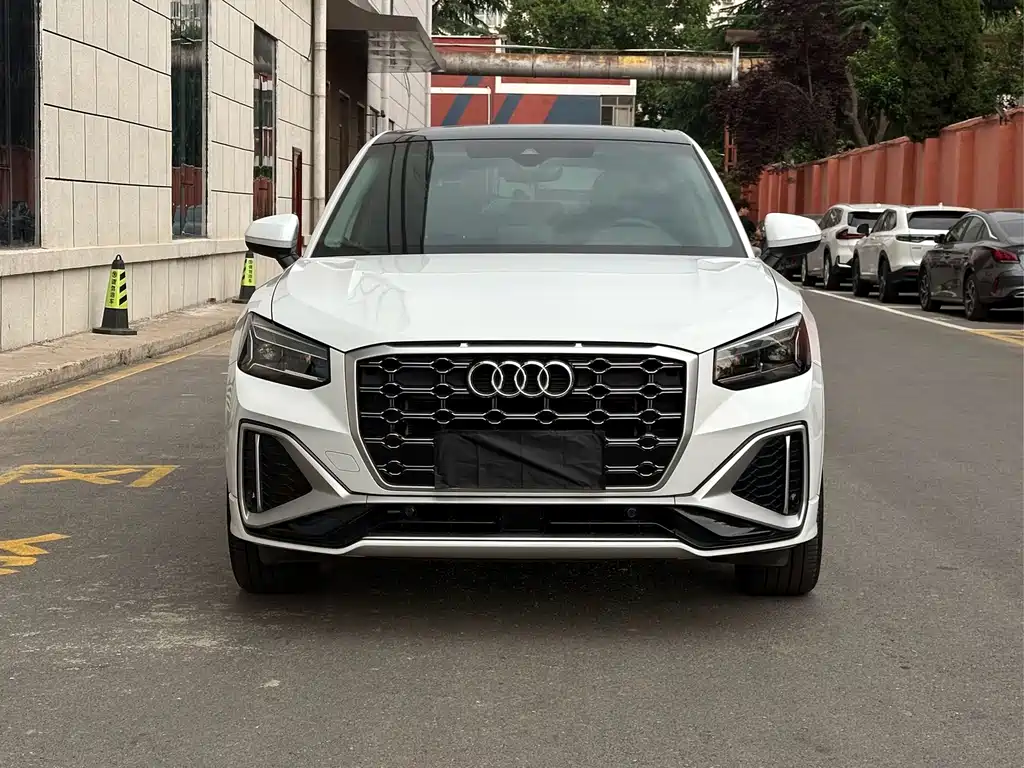 Audi Q2L 2023