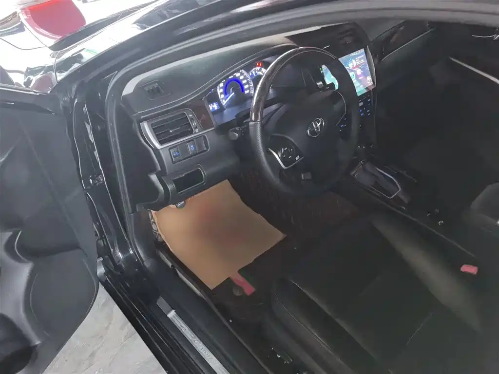 Toyota Camry 2017 — фото 12