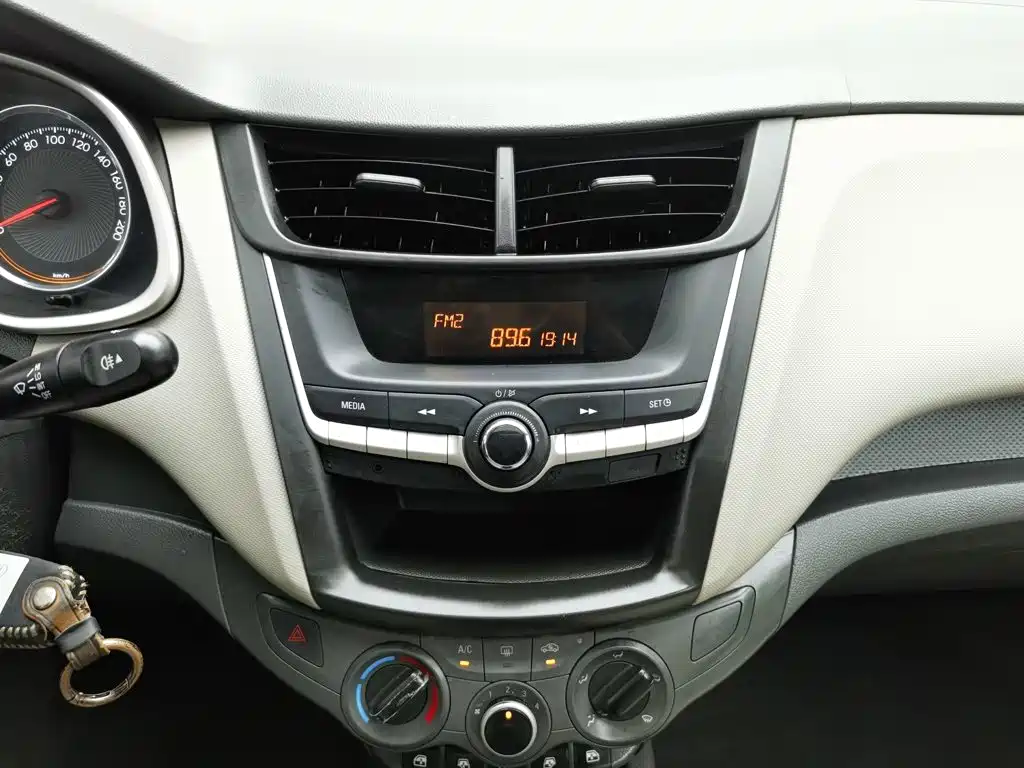 Chevrolet Sail 2017 — фото 12