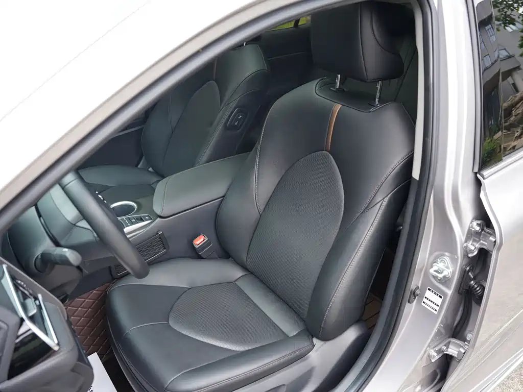 Toyota Camry 2023 — фото 12
