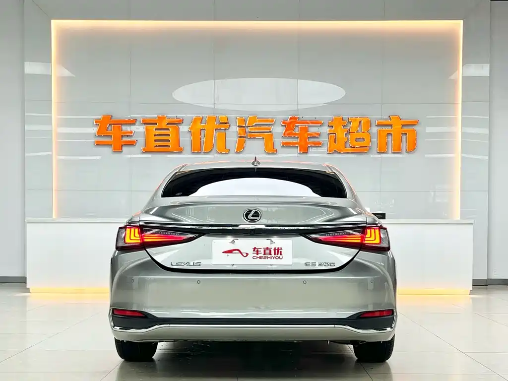 Lexus ES 2019