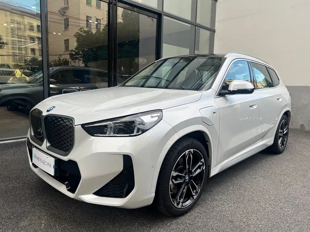 BMW iX1 2025