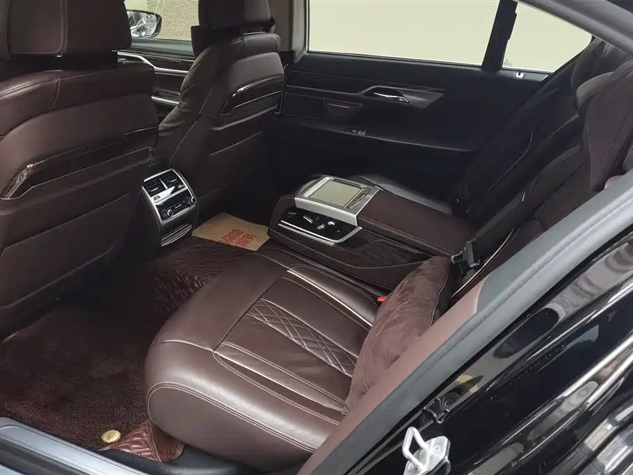 BMW 7 Series 2021 — фото 11
