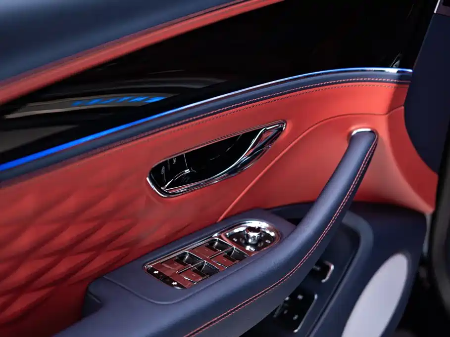 Bentley Flying Spur 2024 — фото 17