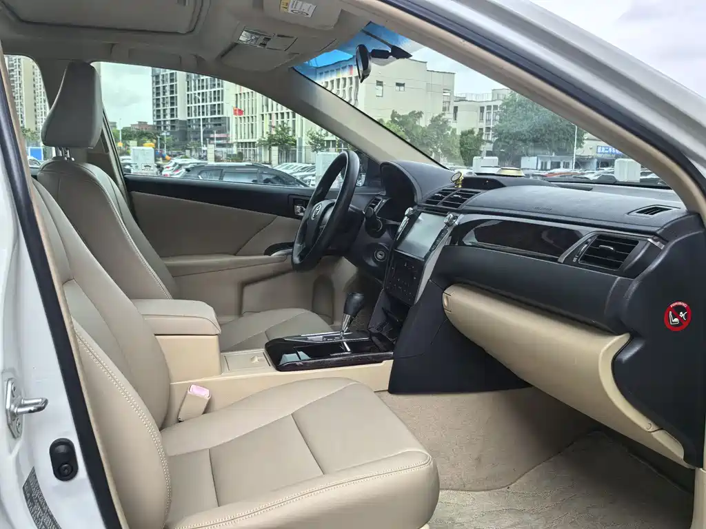 Toyota Camry 2015 — фото 12
