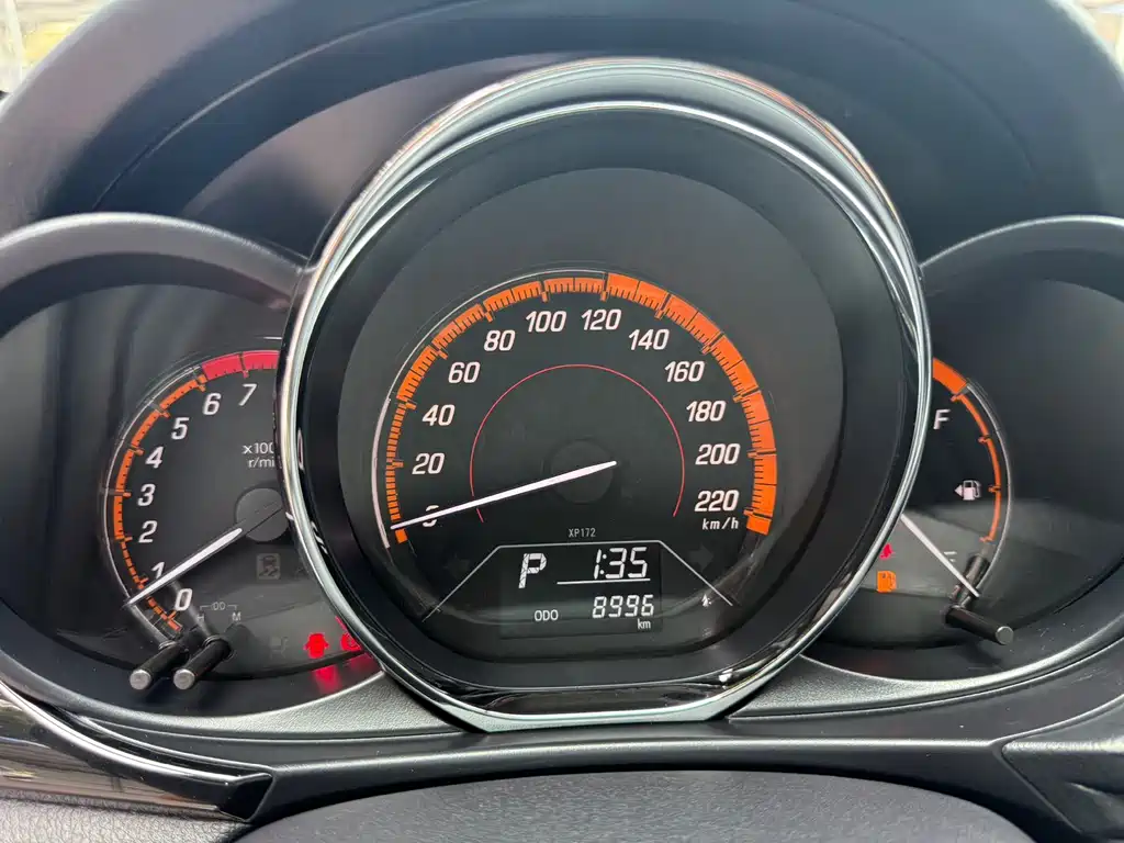 Toyota Yaris L 2022 — фото 12