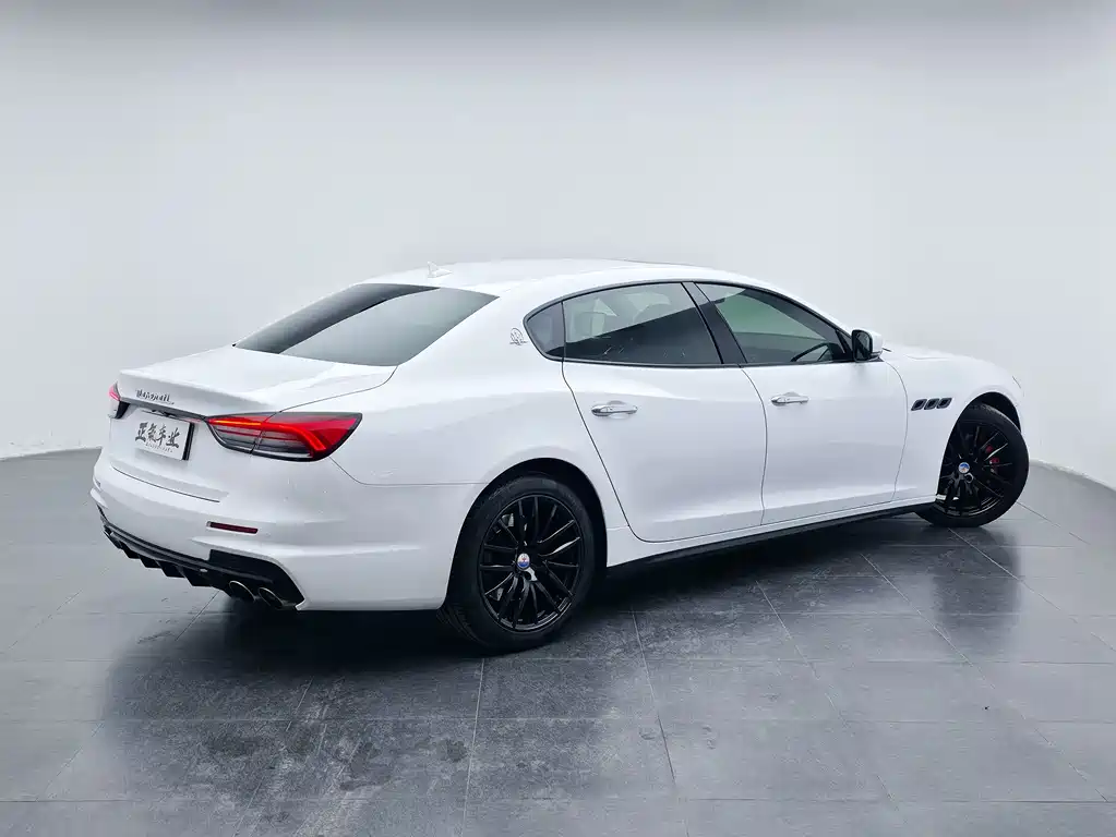 Maserati Quattroporte 2015 — фото 6