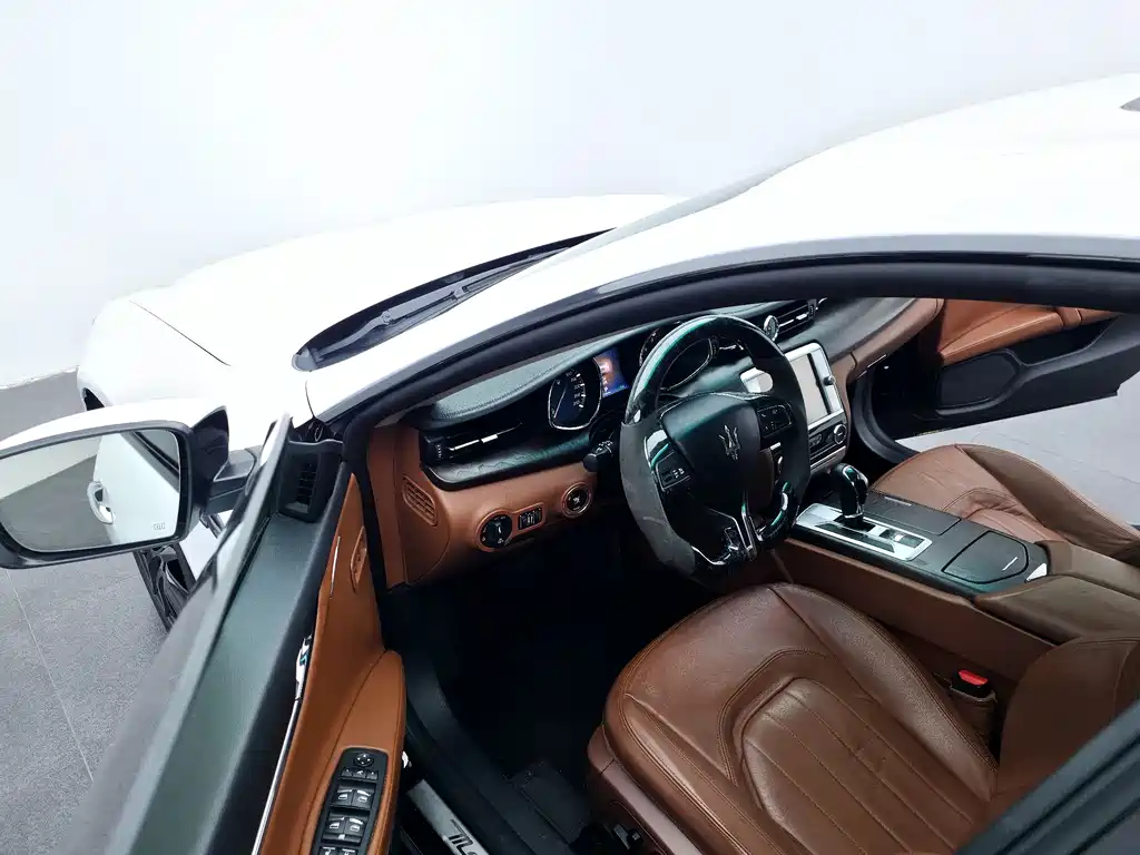 Maserati Quattroporte 2015 — фото 21