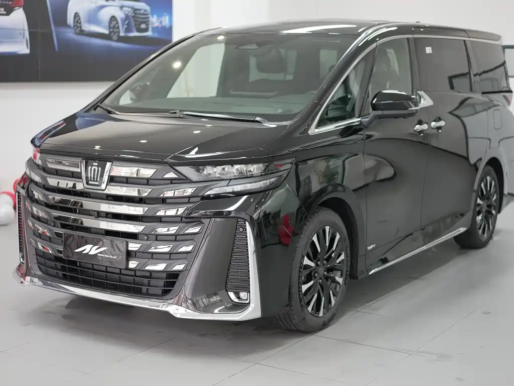 Toyota Vellfire — фото 1