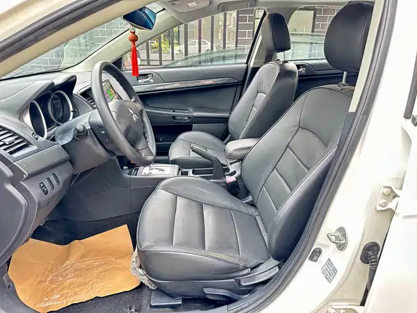 Mitsubishi Lancer EX 2015