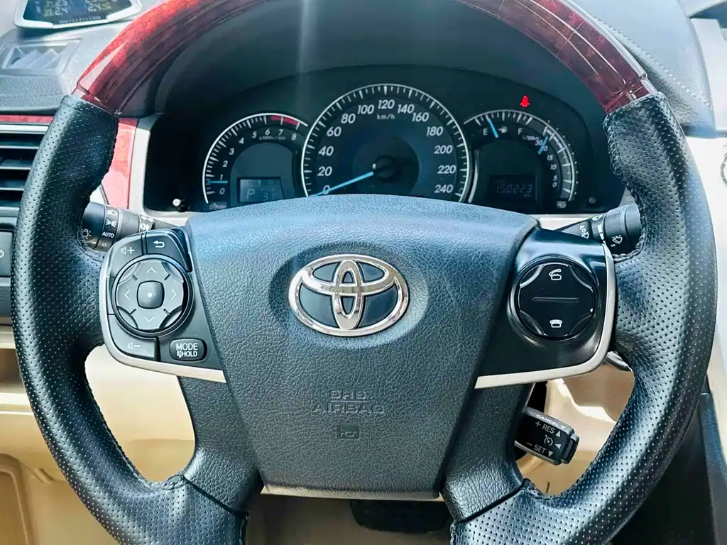 Toyota Camry 2012 — фото 16
