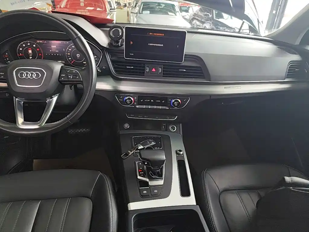 Audi Q5L 2020 — фото 13