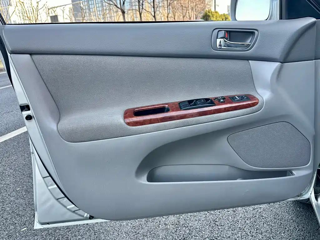 Toyota Camry 2005 — фото 10
