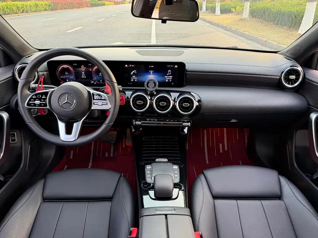 Mercedes-Benz A-Class 2021 — фото 12
