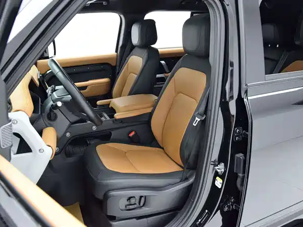 Land Rover Defender 2023
