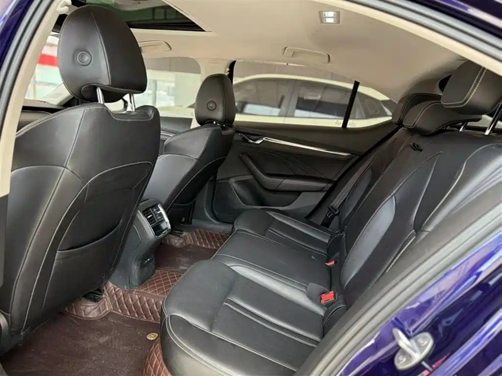 Skoda Octavia 2023 — фото 8