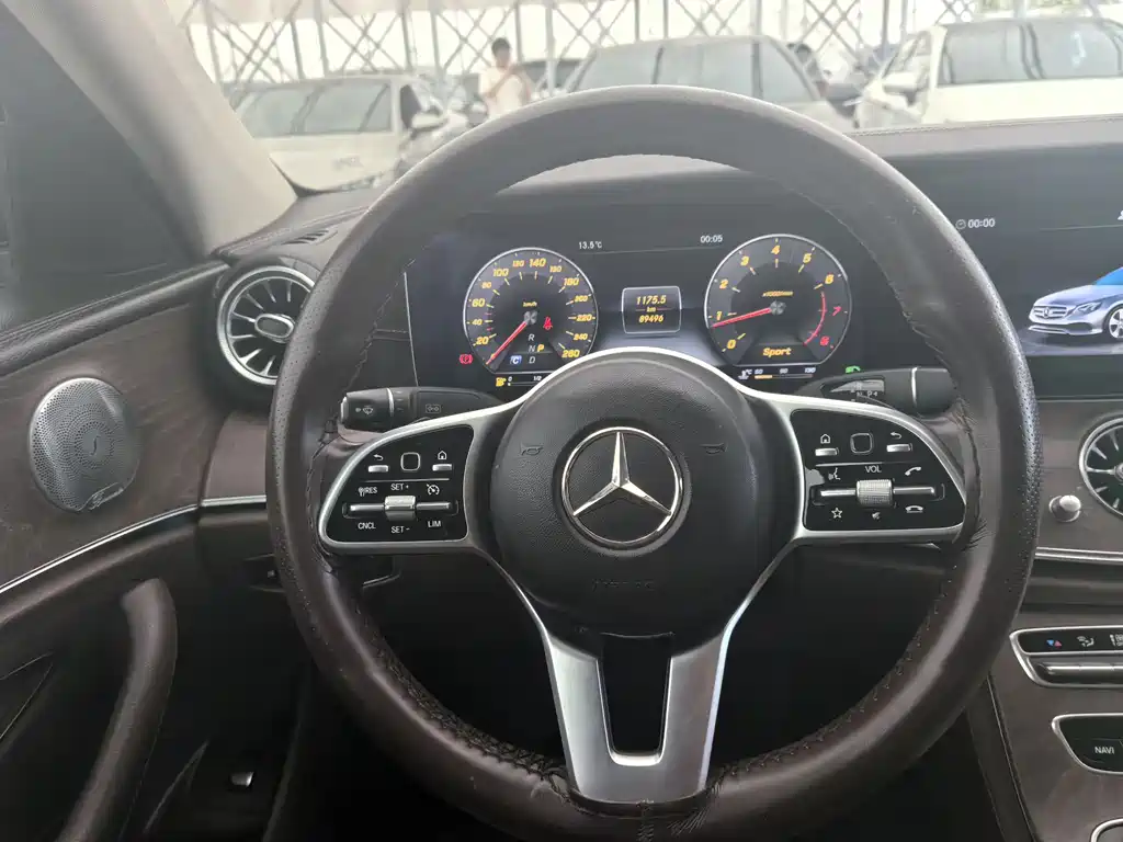 Mercedes-Benz E-Class 2019 — фото 26