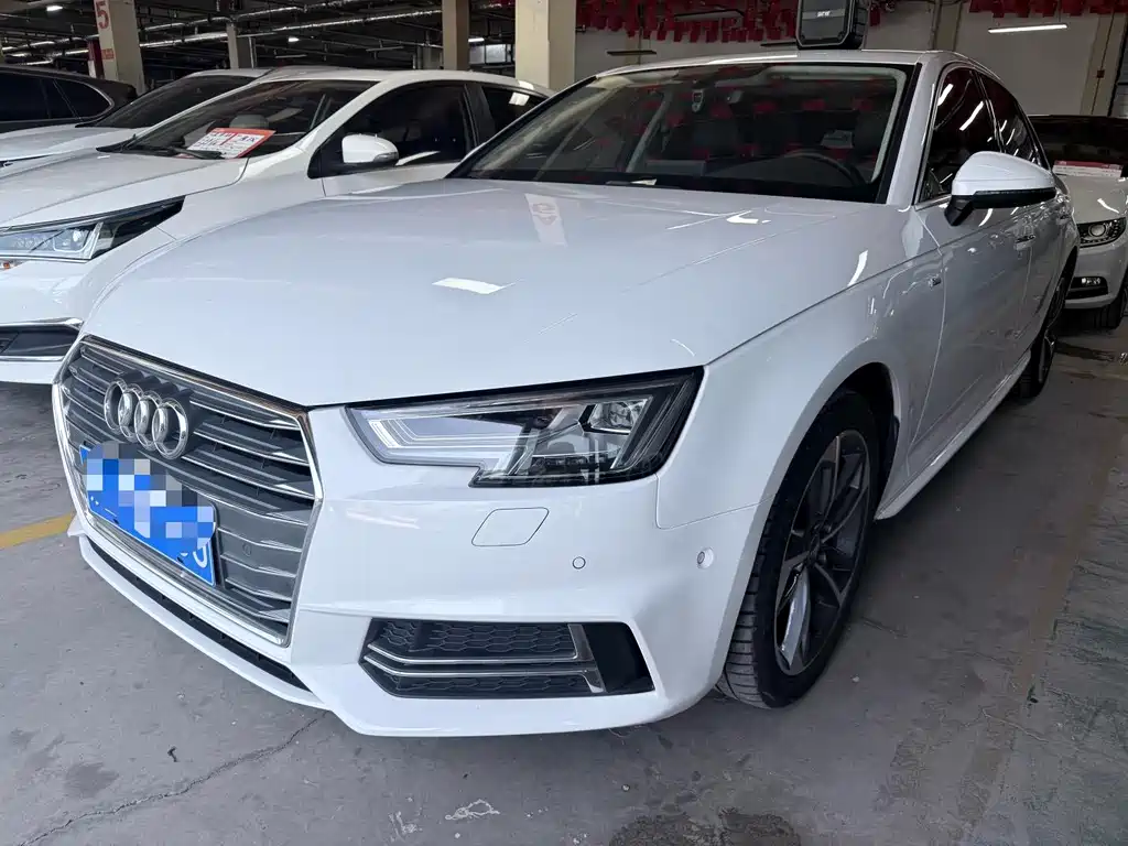 Audi A4L 2018 — фото 1