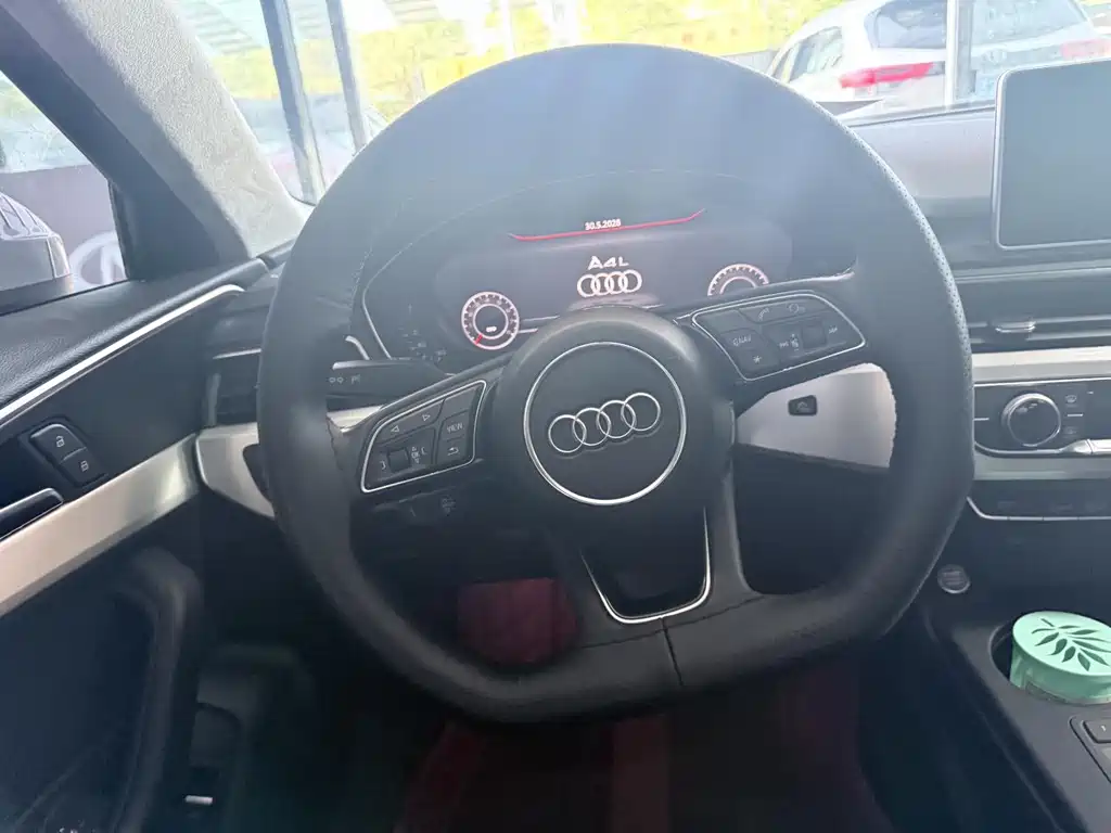 Audi A4L 2018 — фото 13