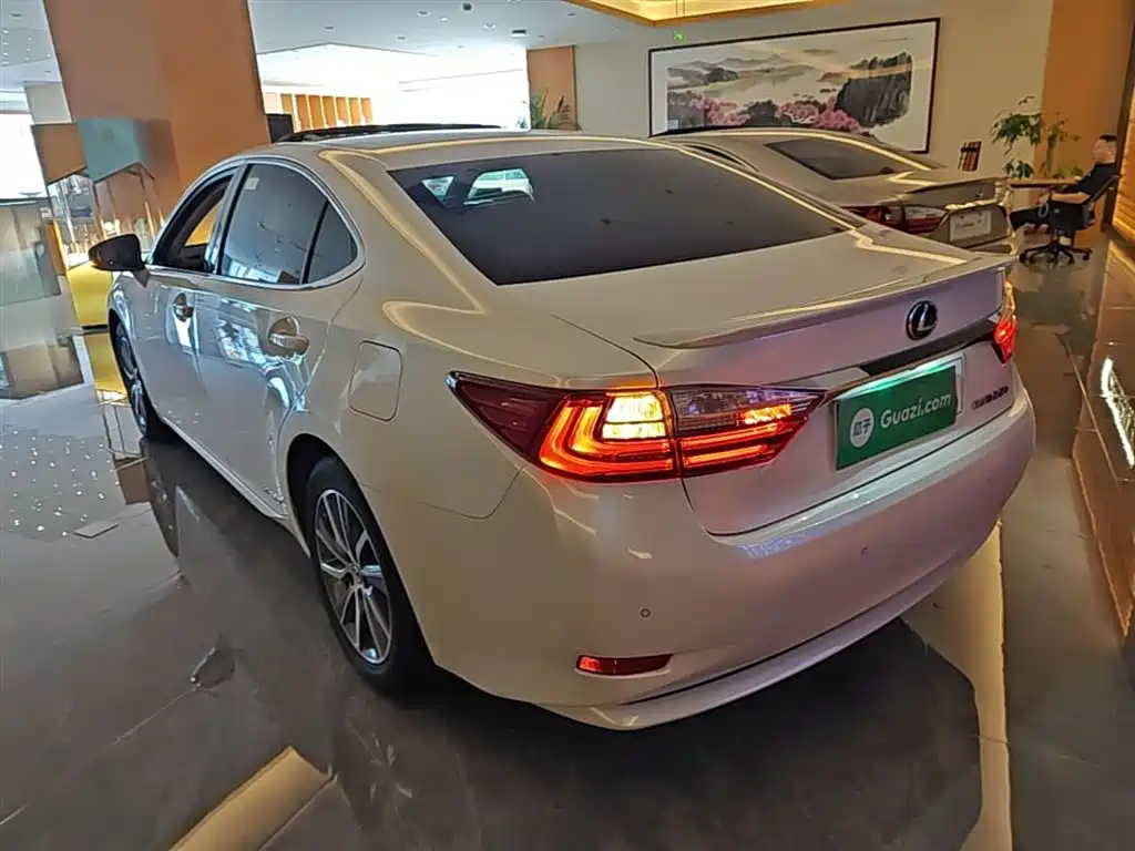 Lexus ES 2016 — фото 5