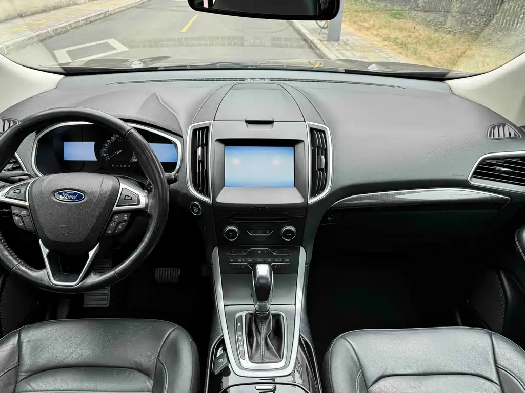 Ford Edge 2016 — фото 15